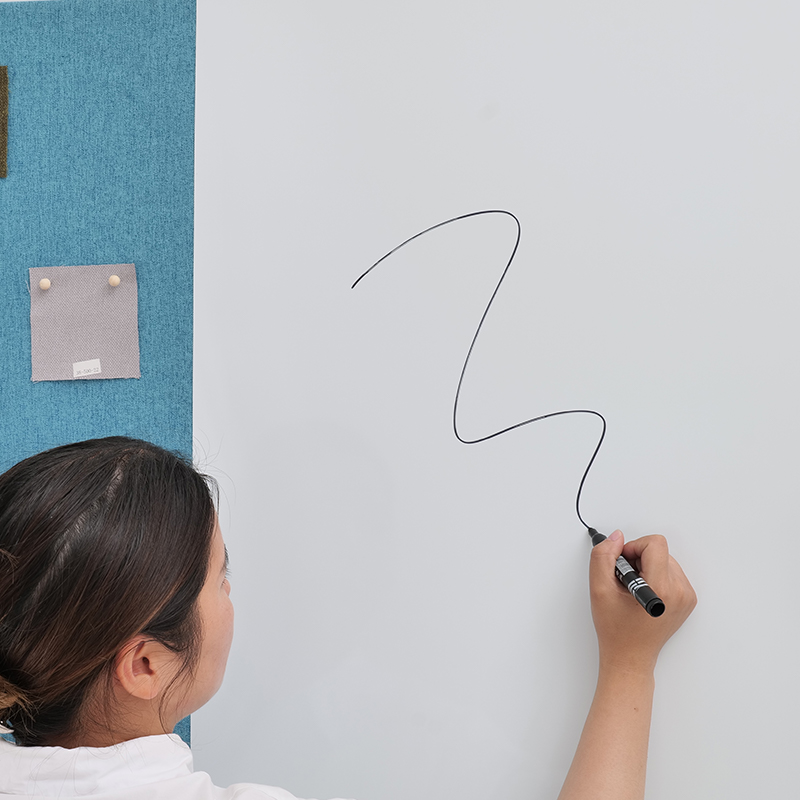 Weiße Schreib-Akustiktafel für Büro- und Besprechungsräume, Stoff umwickelt mit magnetischem gehärtetem Glas, absorbiert Geräusche beim Schreiben